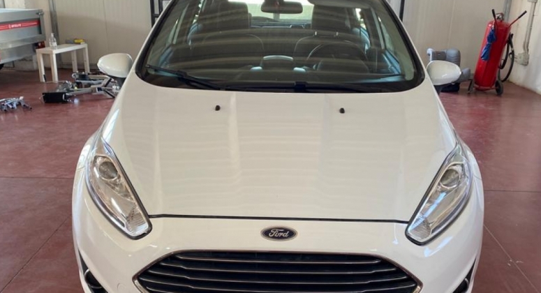 Ford fiesta TITANIUM 1,5 dci 95 cv